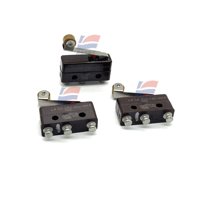 111SM2-T SPDT Sensor Lain Sakelar Aksi Snap Pengakhiran Solder Tuas Roller Actutor